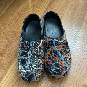 Wool yarn detail Dansko clogs